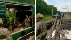 Ruşii se plimbă prin Ucraina cu trenul blindat. De ce îl folosesc şi ce conţine

