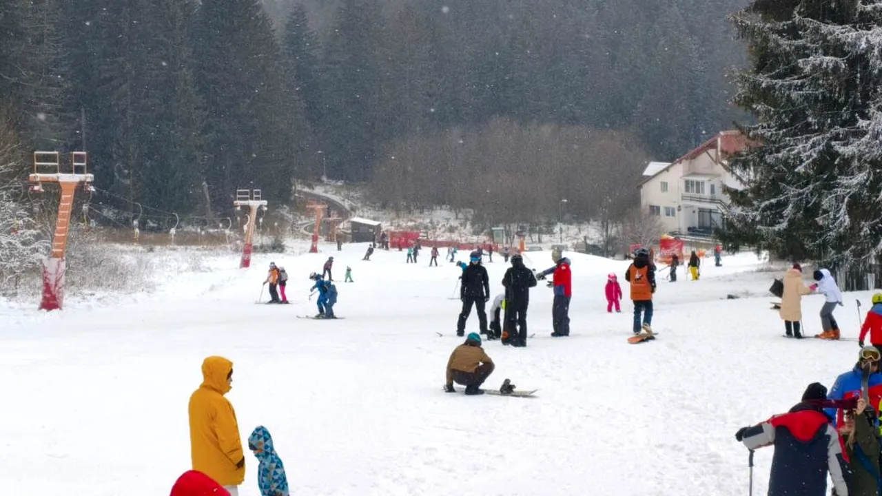 Se schiază în Poiana Brașov. Pârtiile Bradul și Stadion au fost deschise