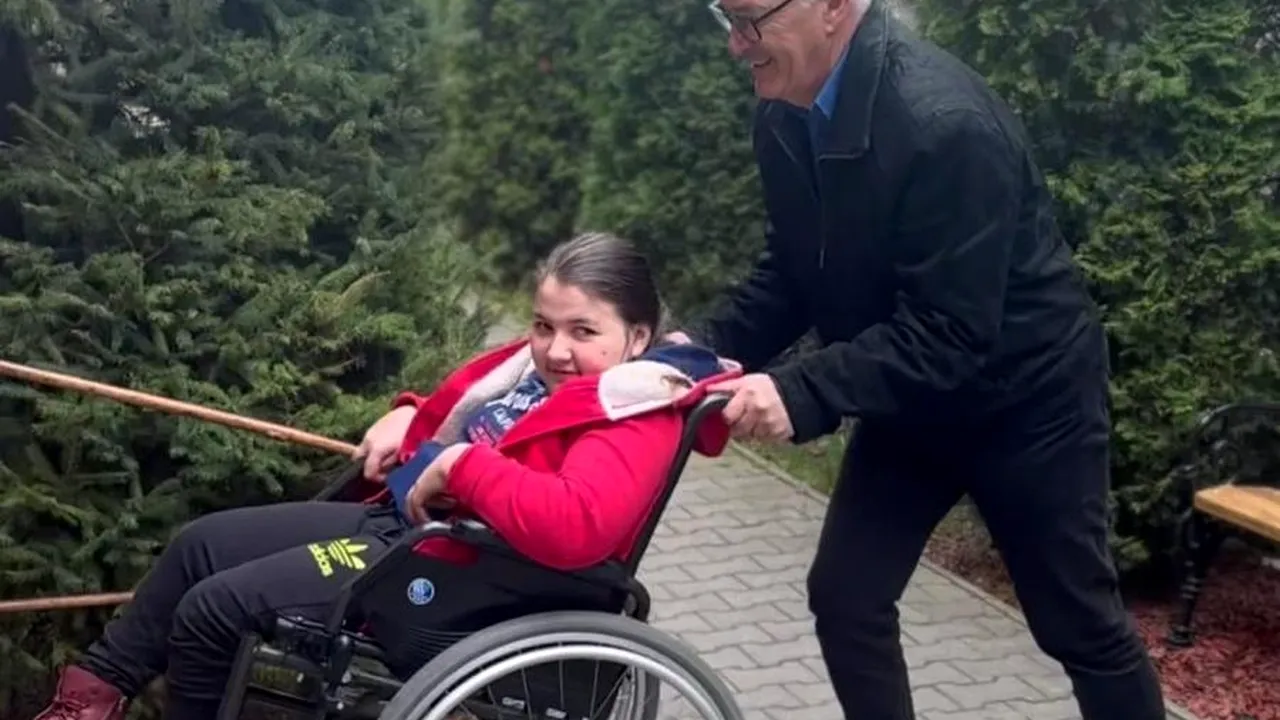 Elevatorul Speranţei: O Tânără cu Dizabilităţi Redescoperă Lumea datorită Iniţiativei Caiac SMile 