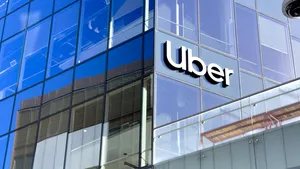 Uber lansează un serviciu care permite părinţilor din Franţa să-şi monitorizeze copiii în timpul cursei
