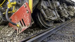 Locomotiva unui tren a DERAIAT în judeţul Braşov/ Incident similar petrecut în judeţul Arad