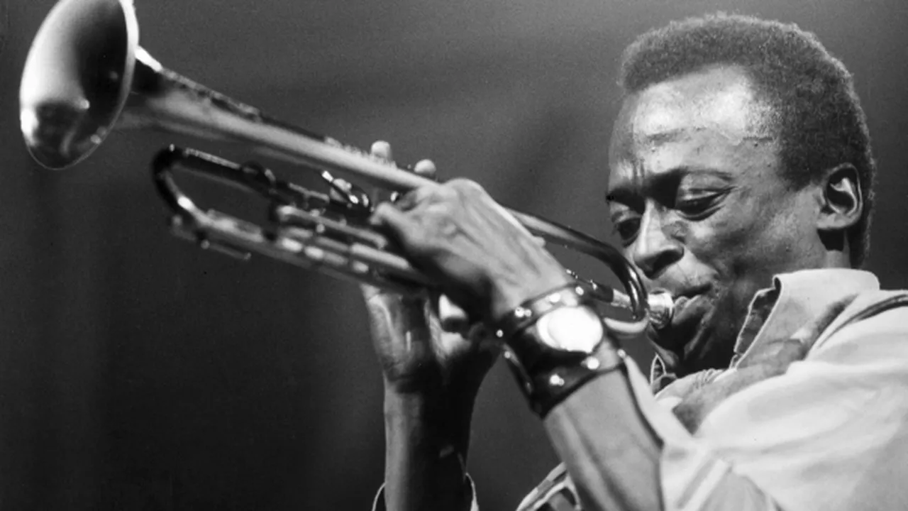 Documentarul ”Miles Davis: Birth of the Cool” nu se fereşte de contradicţiile legendarului muzician