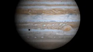 Premieră: Fulgere observate la polii planetei Jupiter