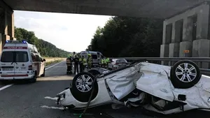 ROMÂNI implicaţi într-un accident în Austria: O persoană a murit, iar alte două, printre care un copil, în stare gravă/ MAE: Membrii familiei au fost anunţaţi