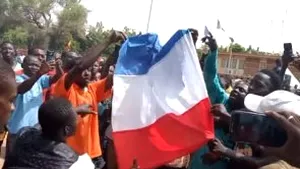 Ambasada Franţei din Niger a fost atacată de către protestatari 