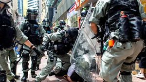 Primele arestări din Hong Kong sub noua lege a securităţii. Oamenii au marcat 23 de ani de la sfârşitul suveranităţii britanice