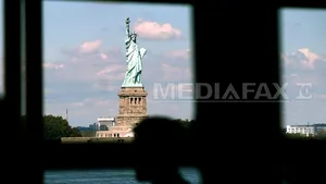 Opt imigranţi români acuzaţi de căsătorii de convenienţă riscă deportarea din Statele Unite - presă