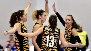 CSM Bucureşti a câştigat prima manşă a finalei Challenge Cup şi se află la doar două seturi distanţă de cucerirea trofeului