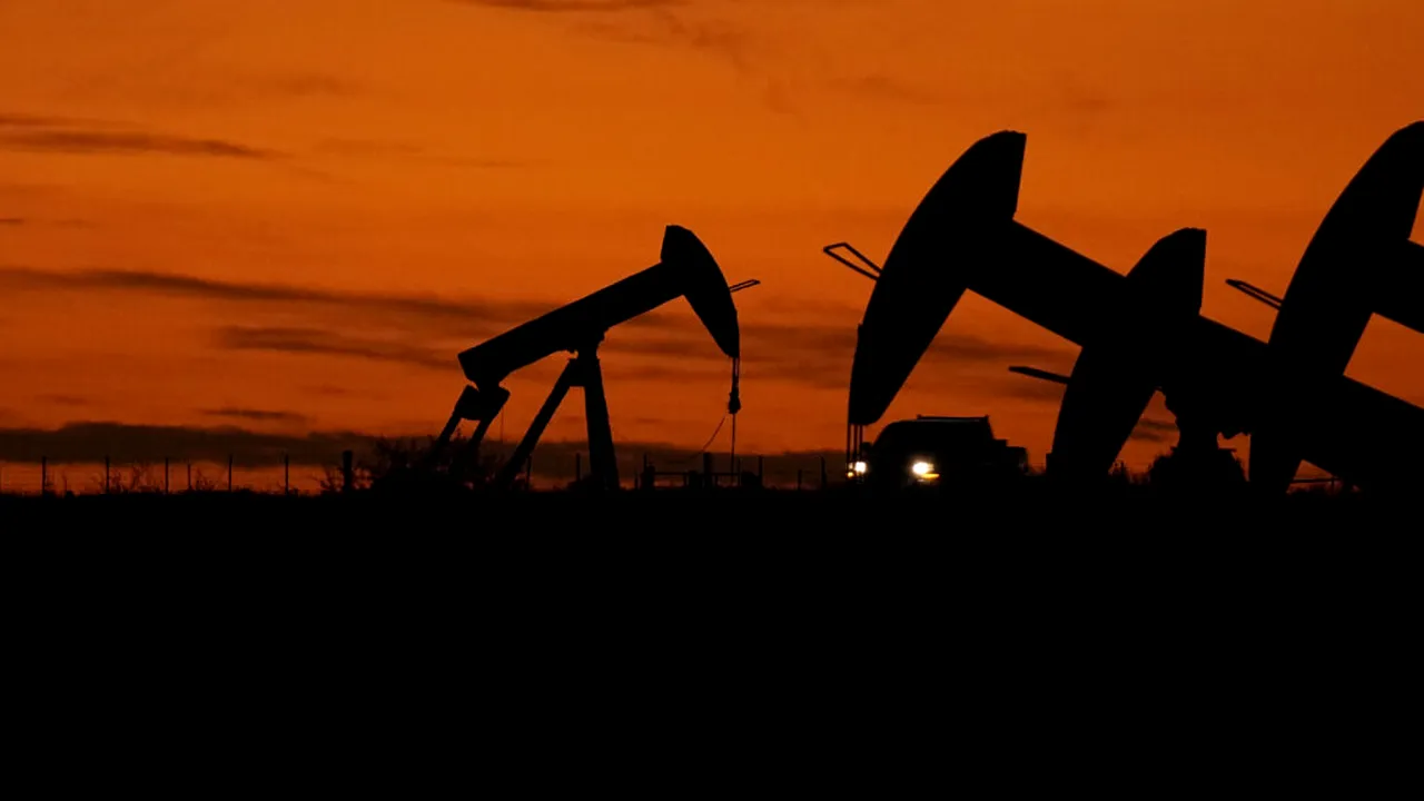 Prețul petrolului continuă să scadă pe fondul tensiunilor dintre SUA și Ucraina
