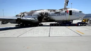 ACCIDENTUL de la SAN FRANCISCO: Zeci de pasageri ai zborului 214 Asiana Airlines dau în judecată Boeing