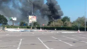 FOTO, VIDEO | Incendiu la depozitul de artificii din Agigea/ UPDATE: Depozitul a ars aproape în totalitate, iar o persoană a fost rănită