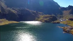 Un copil de 9 ani şi bunicul lui, salvaţi după ce au rămas blocaţi pe stânci, în zona lacului Bâlea