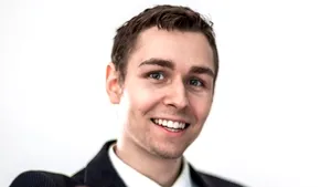 Care este secretul succesului pentru tânărul care a renunţat la muncă la 24 de ani după ce a făcut o avere de peste 500.000 de lire