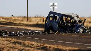 Grav accident în Texas, soldat cu nouă victime. Un băiat de 13 ani se afla la volan 
