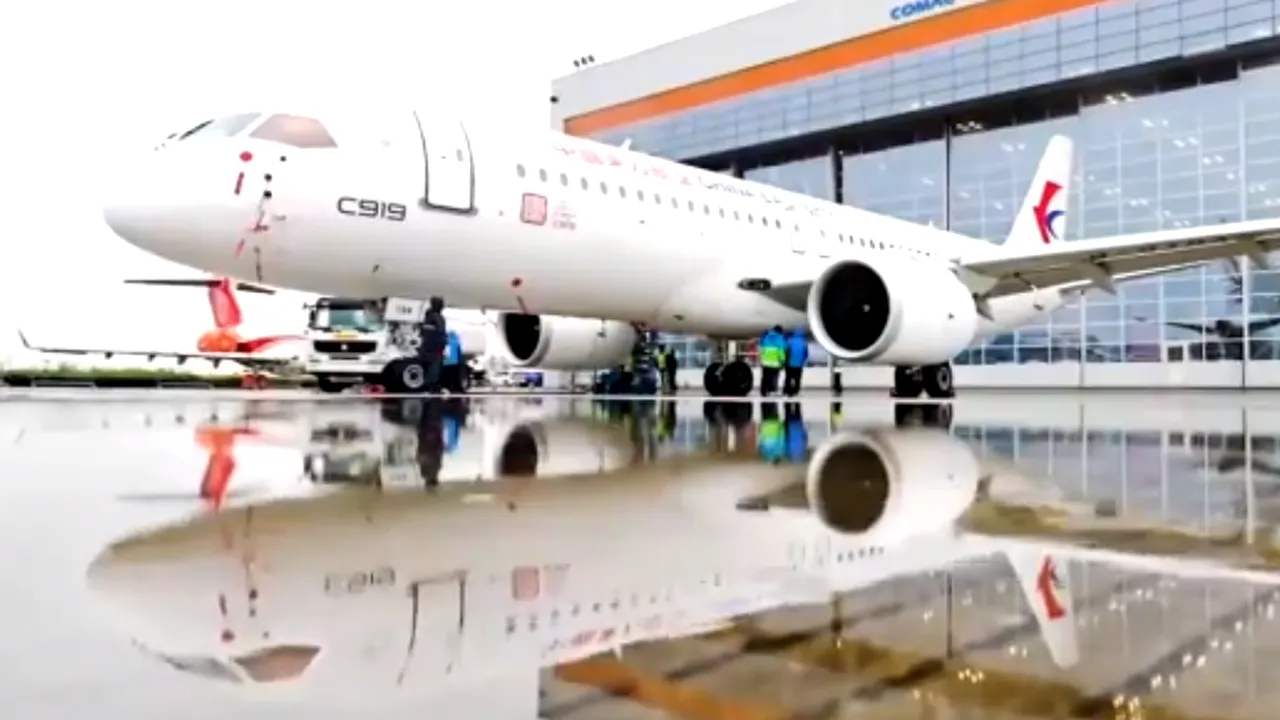 S-a ridicat de la sol avionul cu care China vrea să doboare concurenţa occidentală