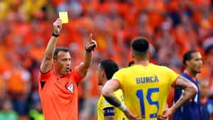 Căpitanii vor fi singurii jucători care vor discuta cu arbitrul în toate meciurile din competiţiile UEFA 
