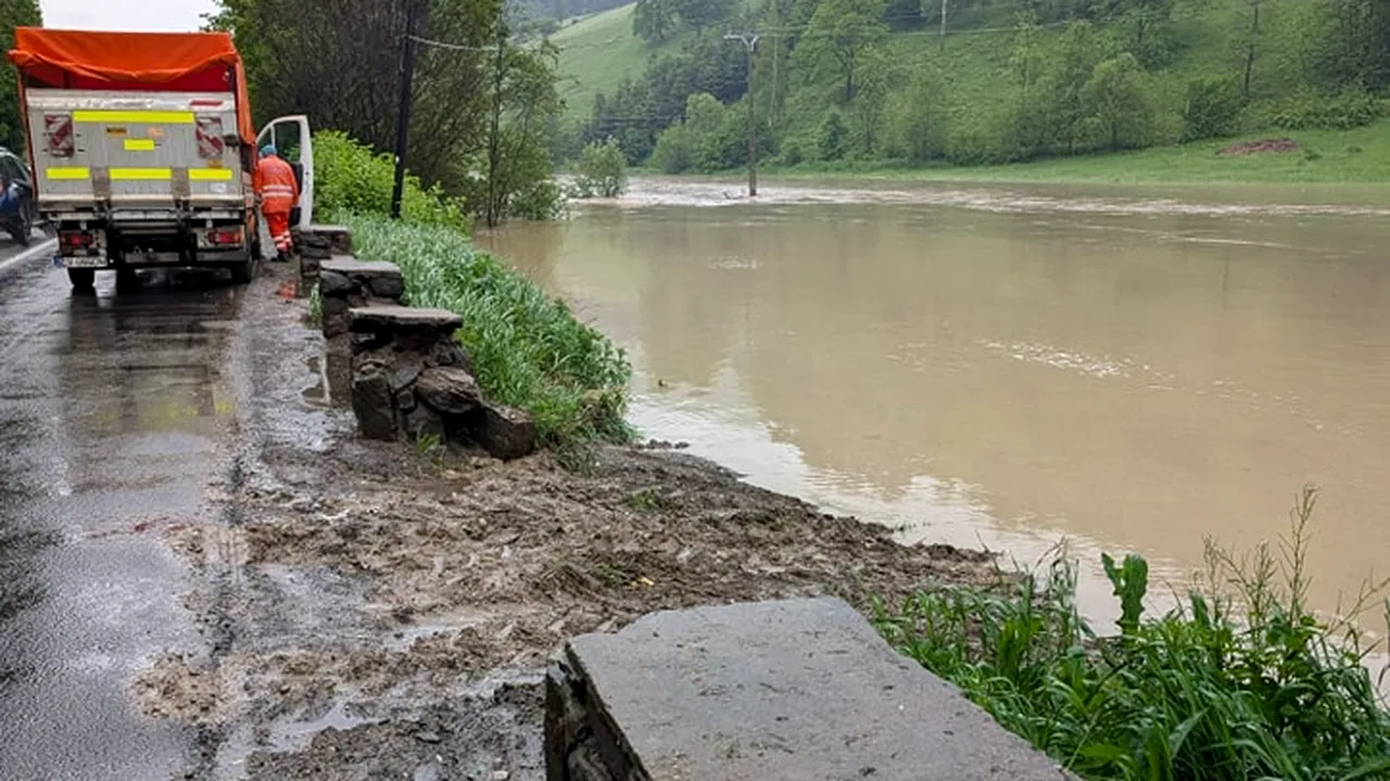 Atenție! Cod Roșu pe Râul Negru din Covasna și avertizări extinse în peste 20 de județe
