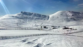 TURISM Sinaia, sub cod de vânt: pârtiile nu se deschid
