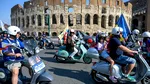Vespa a împlinit 80 de ani. Mii de pasionați au sărbătorit pe străzile Romei: „Vespa este un mod de viață”