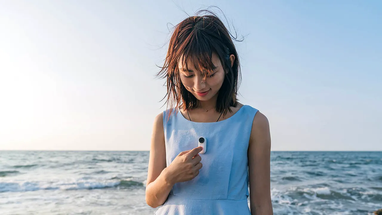 Insta360 Go 2, camera de acţiune de dimensiuni mici, care poate fi purtată la gât