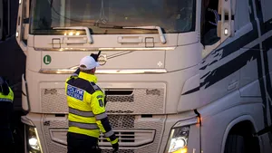Proteste. Transportatorii şi fermierii au blocat Autostrada Bucureşti-Ploieşti. Coloana se întinde pe kilometri