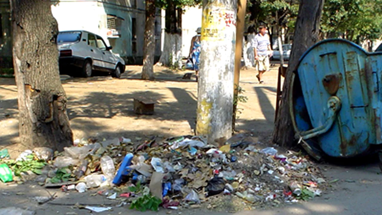Oprescu pune bucureştenii săptămânal la spălat trotuarul