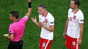 Ovidiu Haţegan a lăsat Polonia în 10 oameni, în meciul de la EURO 2020 cu Slovacia