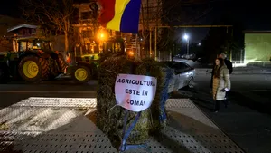 Transportatorii şi fermierii au forţat intrarea în Bucureşti în încercarea de a ajunge la Guverm. Jandarmii i-au oprit în zona Chiajna