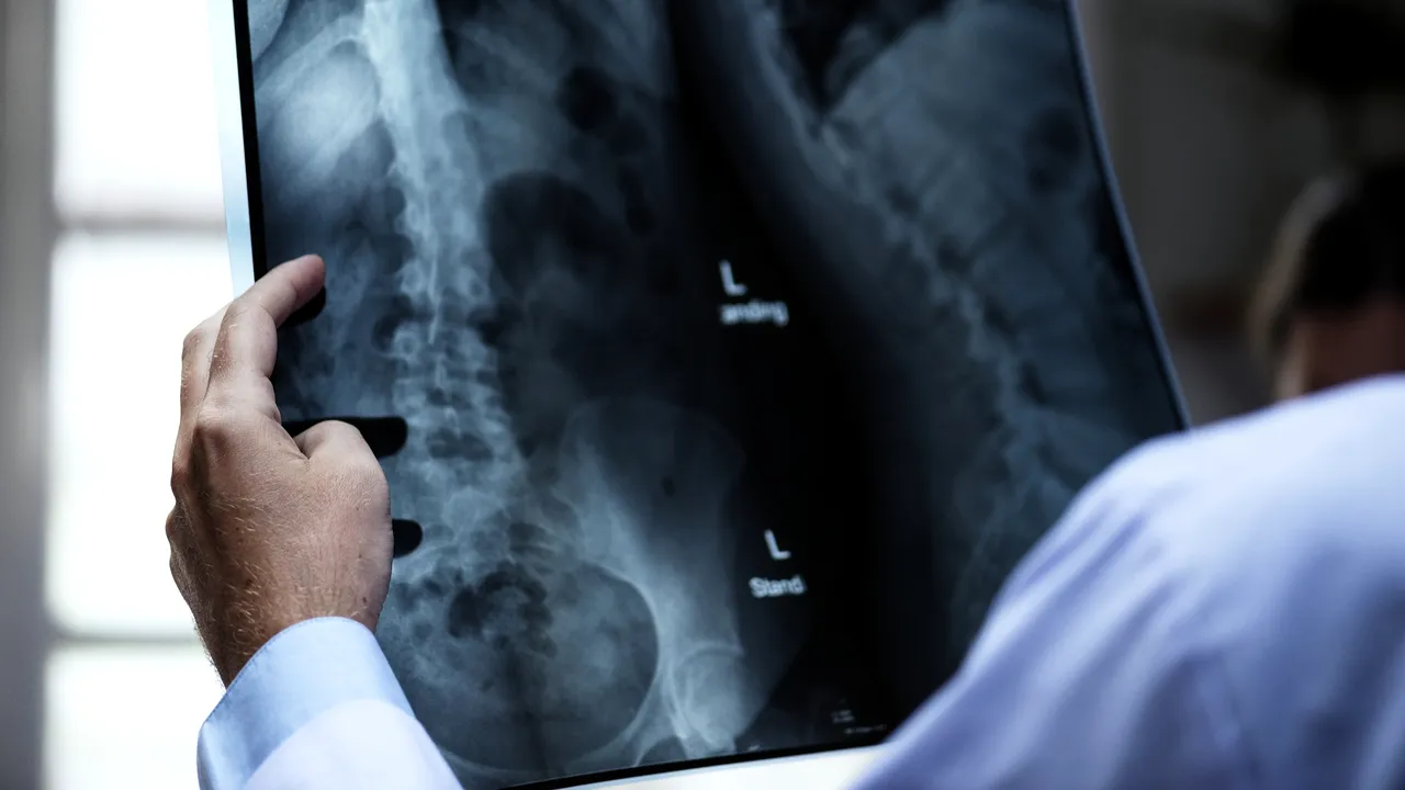 Primăria Capitalei vrea să trimită 100 de medici la cursuri în străinătate. Aceştia ar primi vouchere de câte 10.000 de lei