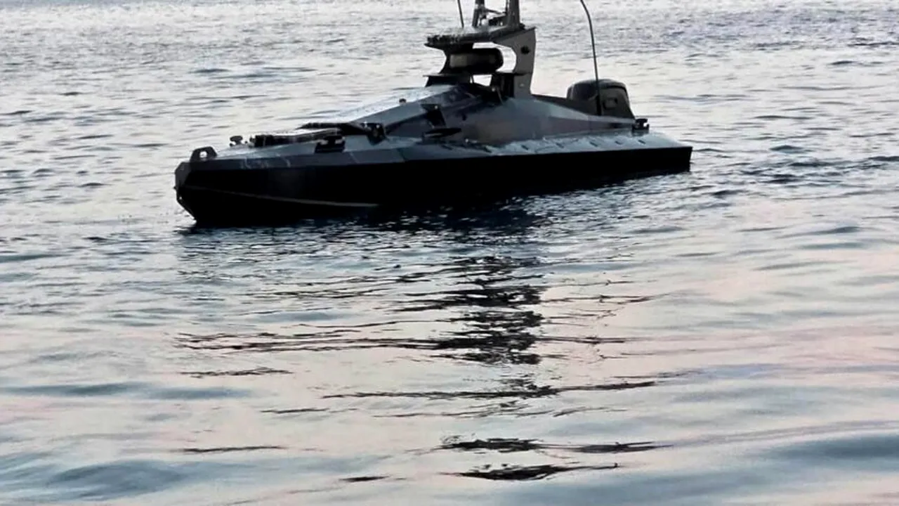 Dronă marină încărcată cu explozibil, distrusă de un F-16 românesc în zona Neptun Deep. MApN nu confirmă încărcătura, iar ministrul editează postarea. Reacția lui Nicușor Dan