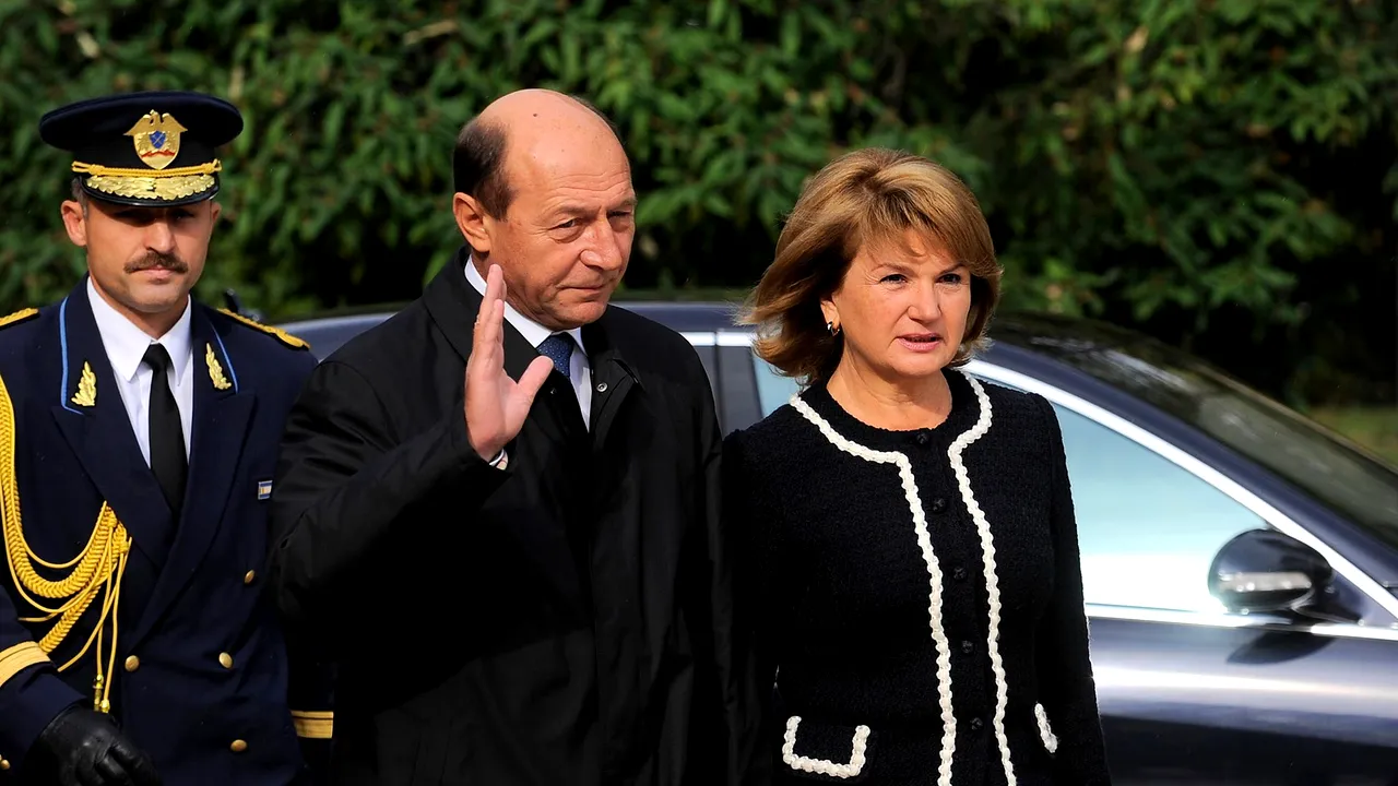 Traian Băsescu şi Maria Băsescu depun joi jurământul pentru a deveni cetăţeni moldoveni