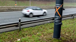 FOTO - „Anarhie” pe un drum public din Franţa, în timpul unui protest al Vestelor Galbene. Radarele de pe marginea drumului, scoase din funcţiune