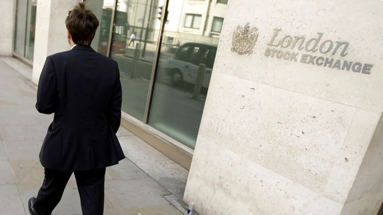 Doi agenţi de bursă londonezi au fost condamnaţi la închisoare pentru fraudarea unei bănci ruse. Ce pedeapsă au primit