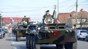 Pregătiri pentru parada militară de 1 Decembrie de la Alba Iulia: Peste 600 de militari, vehicule blindate de luptă şi tunuri antiaeriene - FOTO/VIDEO