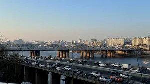 Oare aglomerația din traficul rutier va determina tot mai mulți oameni să-și schimbe obiceiurile de deplasare? (P)