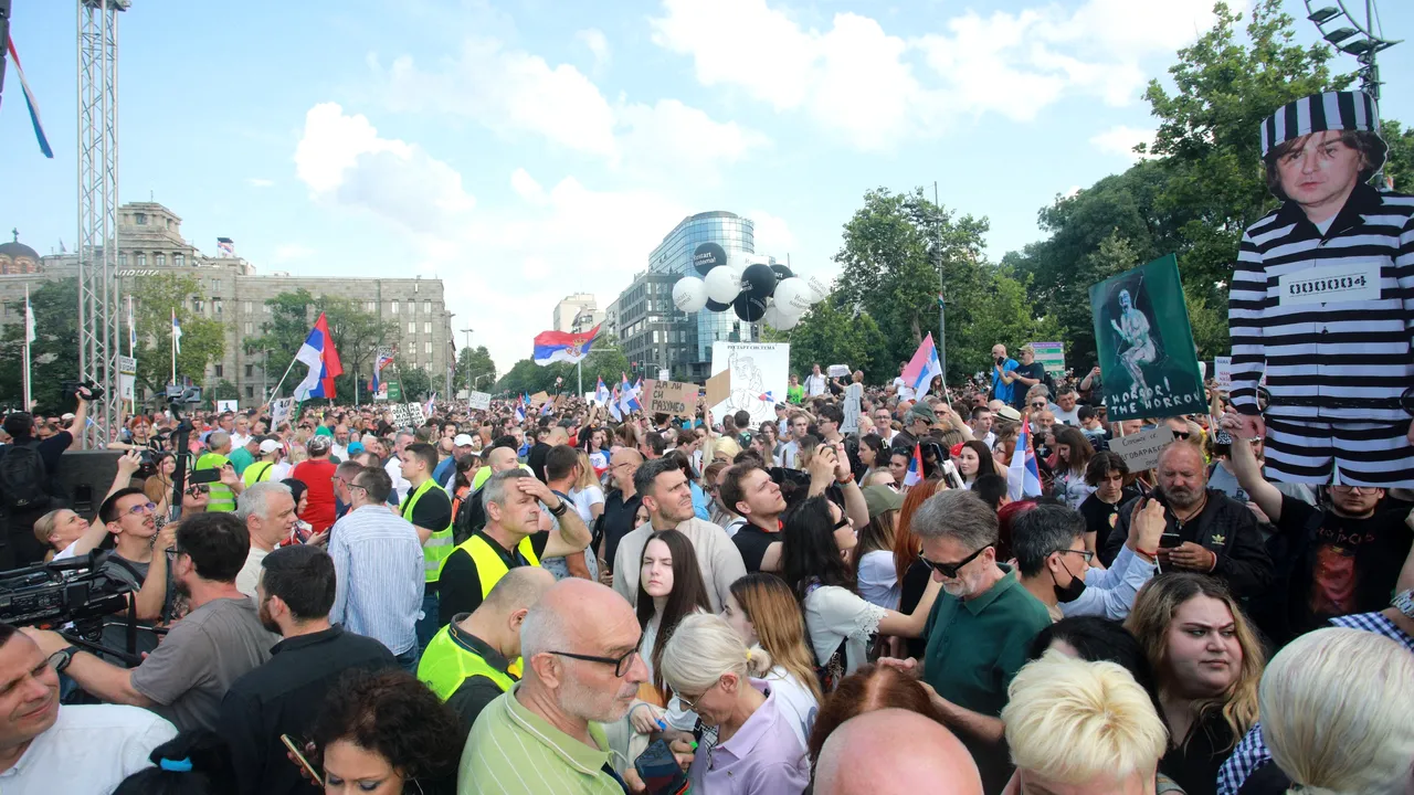 Proteste în Serbia: manifestanţii cer demisia preşedintelui Vucic