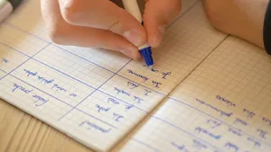 Franţa închide şcolile şi universităţile. Autorităţile au îndemnat cetăţenii să lucreze de acasă