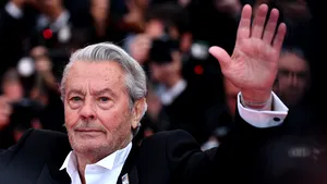 Averea de 200 de milioane de euro a lui Alain Delon a fost încredinţată unui administrator