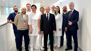 Lupta Rusiei contra coronavirusului i-a îmbolnăvit popularitatea lui Vladimir Putin. Liderul de la Kremlin duce trei bătălii