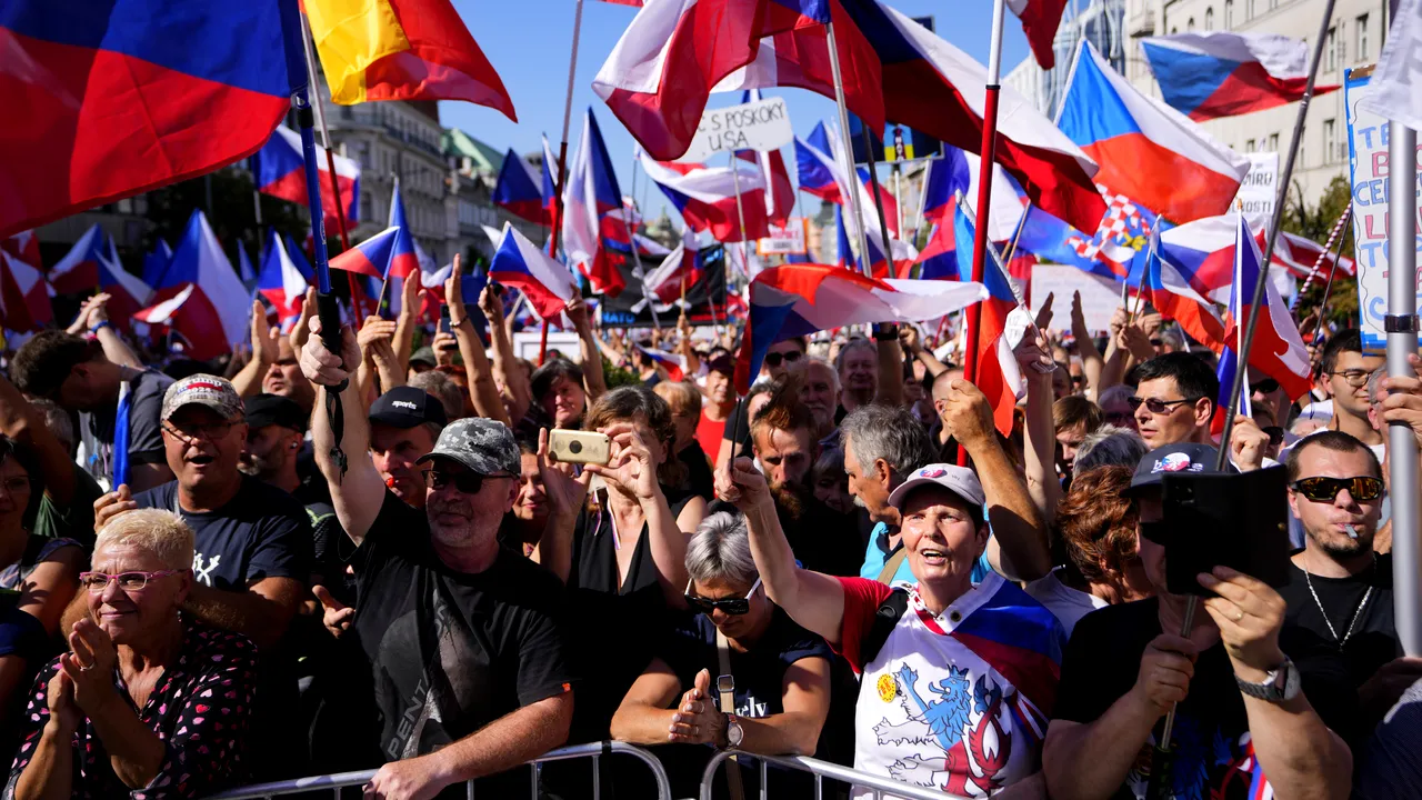 Mii de cehi au contestat în stradă, la Praga, politicile pro-occidentale ale Guvernului