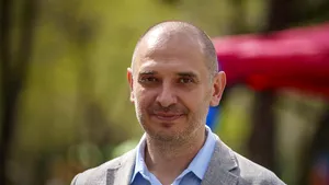 Radu Mihaiu susţine că sacii cu voturi dintr-o secţie din Sectorul 2 sunt tăiaţi