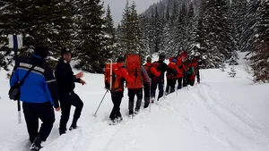 GALERIE FOTO Martor din grupul celor care s-au întâlnit cu alpiniştii surprinşi de avalanşă, pe Facebook: Am auzit din vale ţipete de ajutor. Cineva striga 
