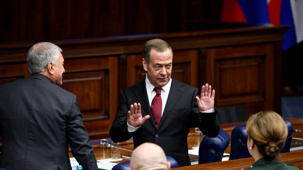 Dmitri Medvedev amenință Franța și Marea Britanie cu arme nucleare dacă sprijină Ucraina