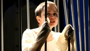 Dorina Chiriac: ISU, ca să-şi continue somnul liniştit, tulburat de Colectiv, interzice focul în teatre