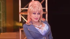 Imaginile cu care Dolly Parton a luat cu asalt Internetul. Fotografiile, imitate de numeroase vedete 
