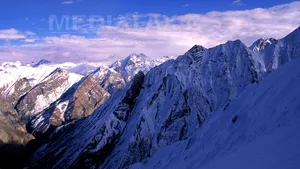 Steagul echipei Oţelul Galaţi în Himalaya