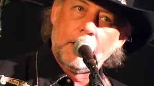 Cântăreţul country Randy Howard a fost ucis de un vânător de recompense, în urma unui schimb de împuşcături