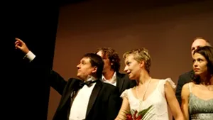 Mungiu, aplaudat în picioare la premiera de la Bucureşti