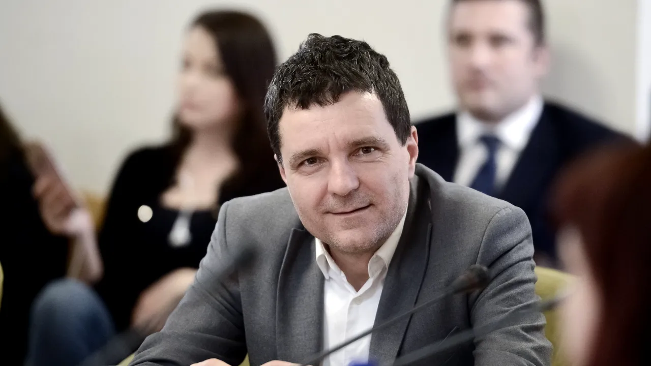 Nicuşor Dan a împărţit bugetul municipiului Bucureşti pentru 2021 
