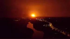 IMAGINILE ZILEI: INCENDIU major la unul din principalele depozite de muniţii din Ucraina